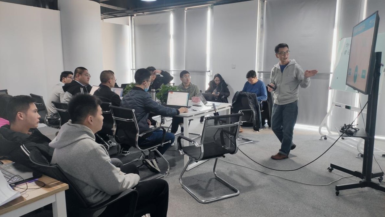 亚马逊科技加强生态建设，持续培训赋能飞奥科技相关图片